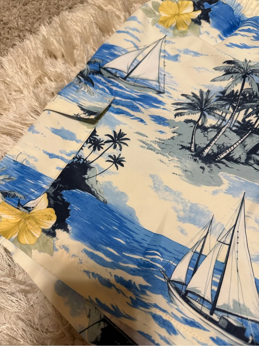 Men’s Size L Tommy Bahama Blue and White Tropical Sailboat Swim Shorts